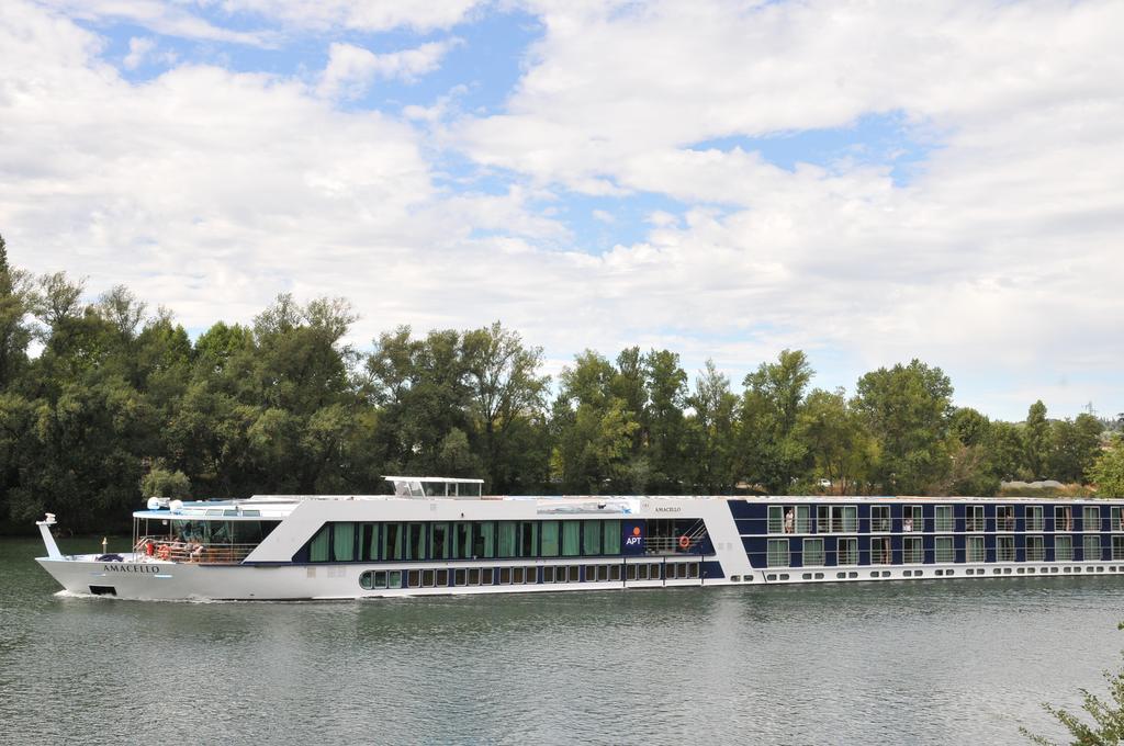 Готель O2 Saone Reyrieux Екстер'єр фото