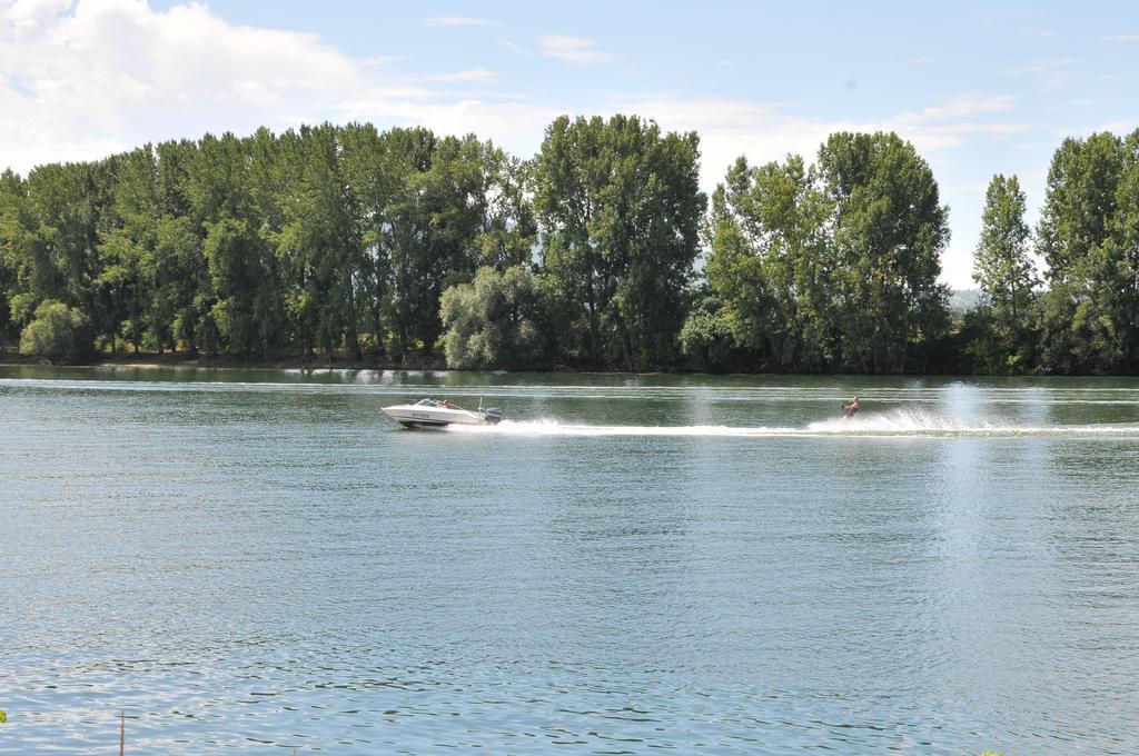 Готель O2 Saone Reyrieux Екстер'єр фото